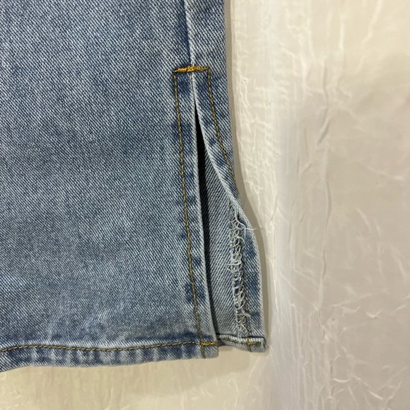 NEW WITH TAGS! Pretty Little Thing Light Blue Wash Long Leg Split Hem Jeans - Picture 4 of 16